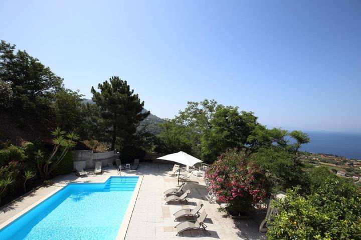 Villa per 16 persone, con giardino e panorama nonché piscina in Capo Vaticano
