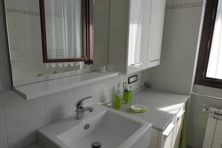 Ganze Wohnung, Casa Lago – Luxus-Ferienhaus mit Pool & Panoramablick über den Iseosee ★★★★★ in Tavernola Bergamasca, Gemeinde Tavernola Bergamasca