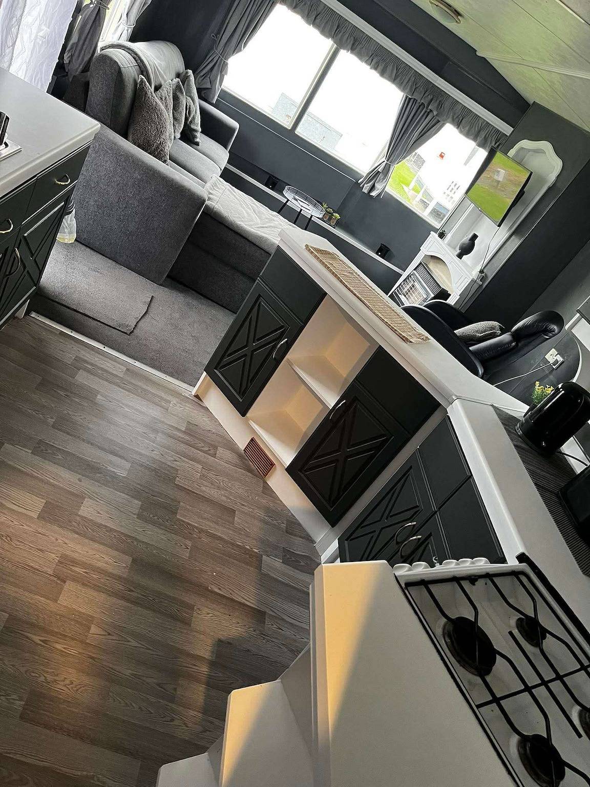 6-Bed Seaside Caravan, Free Wifi, Pets Welcome in Skegness, Lincolnshire