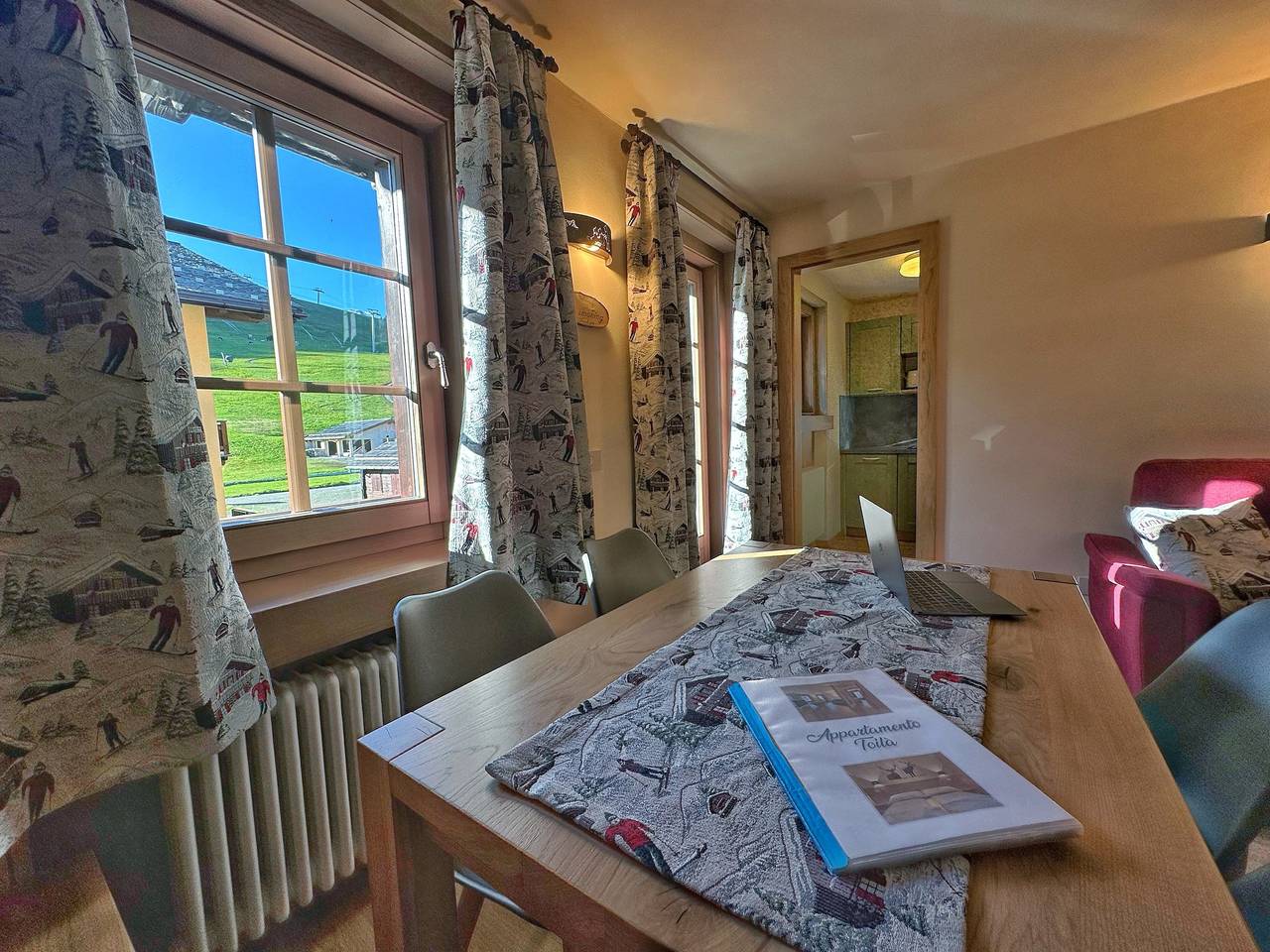 Ganze Wohnung, Ferienwohnung Chalet Monteneve Toilà mit Bergblick, Balkon und Wlan in Livigno (Stadt), Livigno