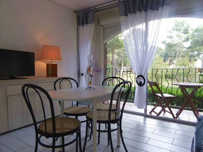 Studio entier, Charmant T2 rénové, proche plage et commerces, balcon, parking, accepte petits animaux in Côte Vermeille, Argelès-sur-Mer