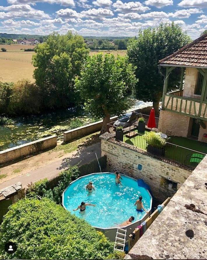 Gîte pour 2 personnes, avec piscine et vue ainsi que jardin et bassin pour enfant à Noyers - 2