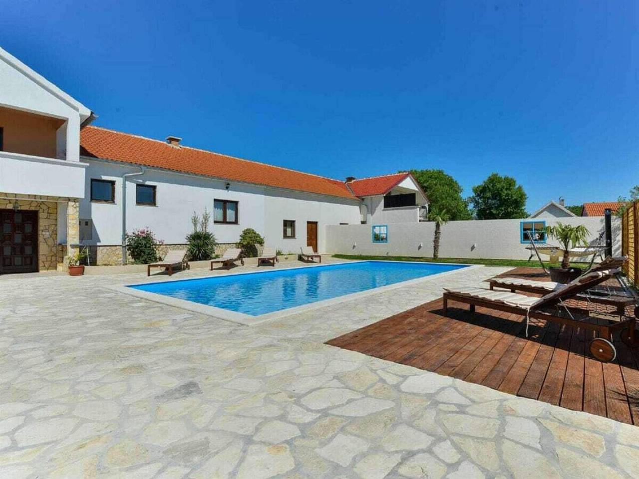 Villa in Zadar mit Schwimmbecken in Benkovac, Grad Benkovac