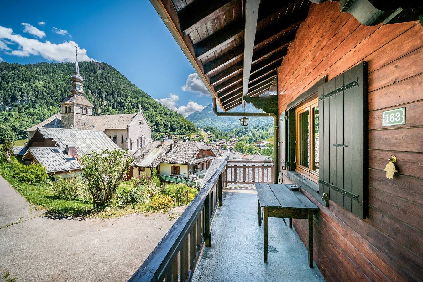 Chalet 'Chez Juju' con vistas a la montaña, terraza privada y Wi-Fi in Abondance, Les Portes du Soleil
