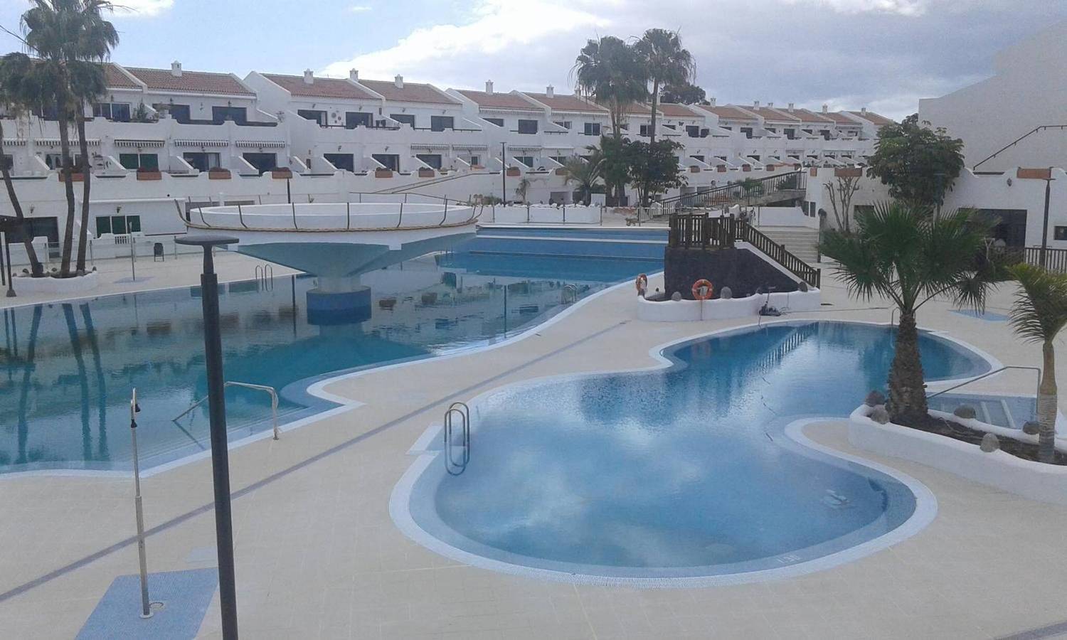 Apartamento entero, Apartamento vacacional '1 Habitación' con piscina, terraza compartidas y Wi-Fi in Costa del Silencio, Arona 