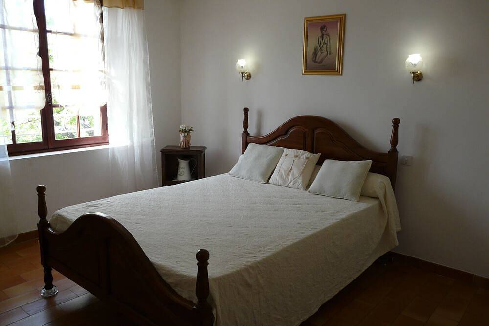 Vakantiehuis met omheind zwembad in Cabrières d'Avignon, in de Luberon in Cabrières-d'Avignon, Parc naturel régional du Luberon