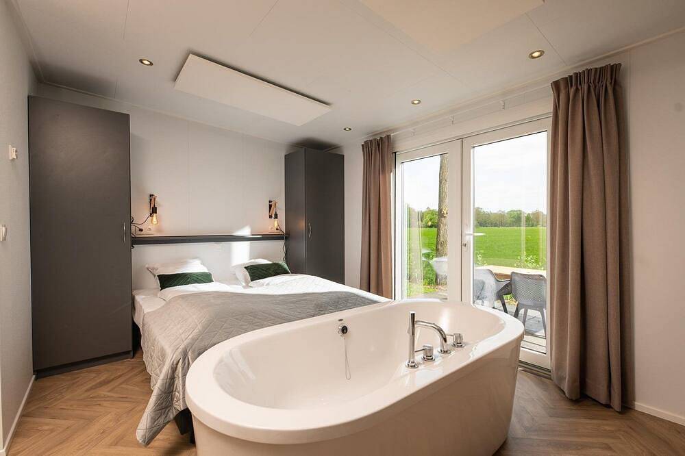 Kom tot rust in je eigen sauna en jacuzzi! in Rijssen, Sallandse Heuvelrug