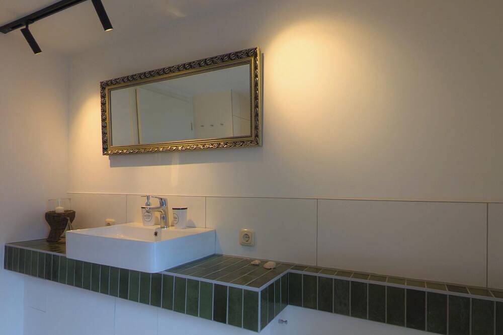 Ganze Wohnung, Heringsdorf, sonnige Fewo, 4 Schlafzimmer., 7 Pers. (Heidi) - Wg Heidi in Heidenau, Osterzgebirge