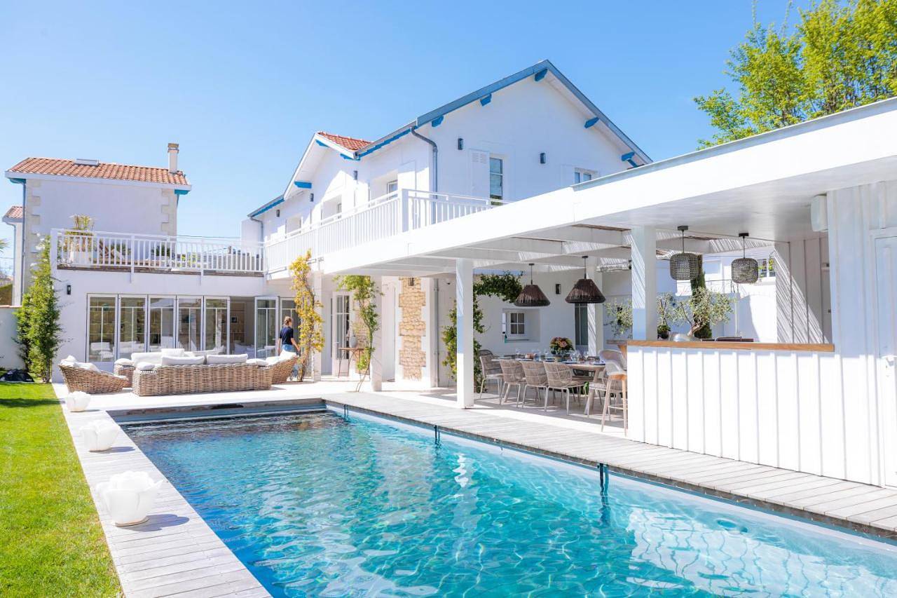 Villa Les Peupliers avec piscine privée et sauna in Royan, Côte de Beauté