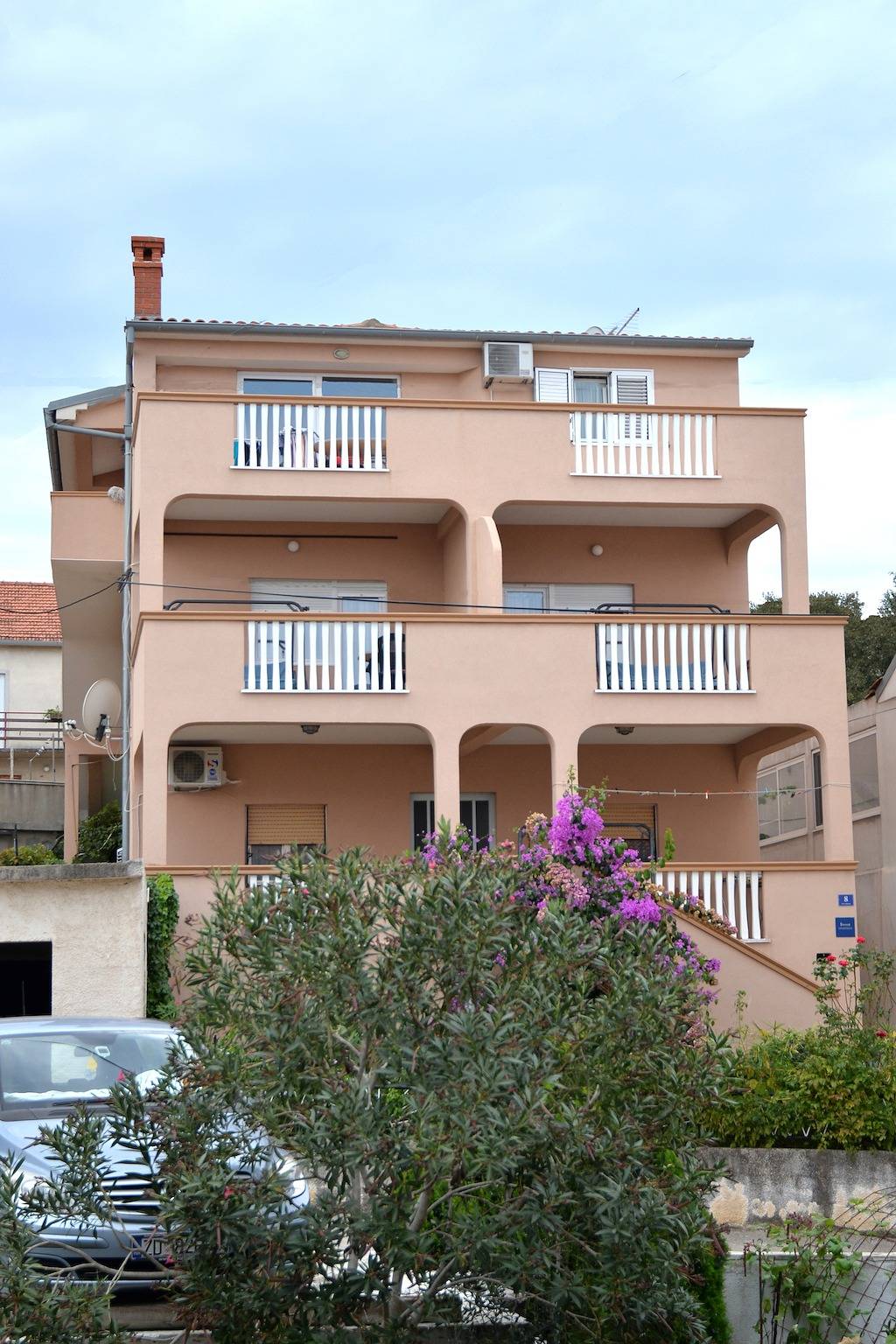 Ganze Wohnung, 2-Zimmer-Ferienwohnung mit Terrasse und Meerblick Tkon, Pasman A-8455-a in Tkon, Pasman