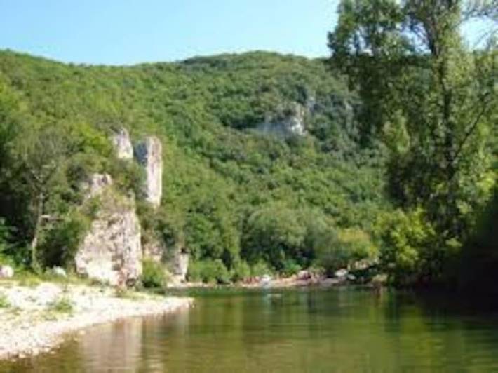 Location de vacances pour 6 personnes, avec terrasse et sauna ainsi que jardin et piscine à Cornillon - 2