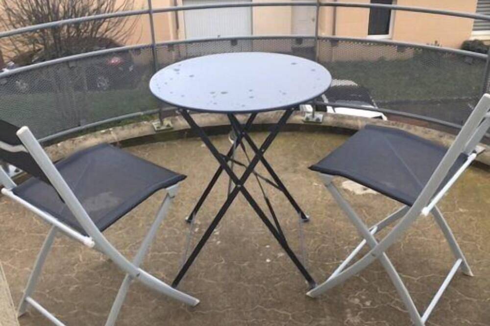 Appartement entier, Beau studio meublé à La Suze. Idéal étudiants et déplacements professionnels in La Suze-sur-Sarthe, Sarthe