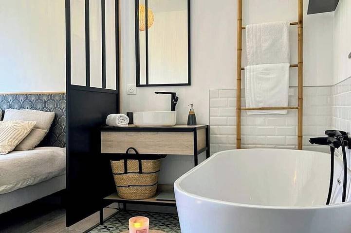 Villa spa rochelaise : Détente avec Jacuzzi et Brasero in La Rochelle, Région de La Rochelle