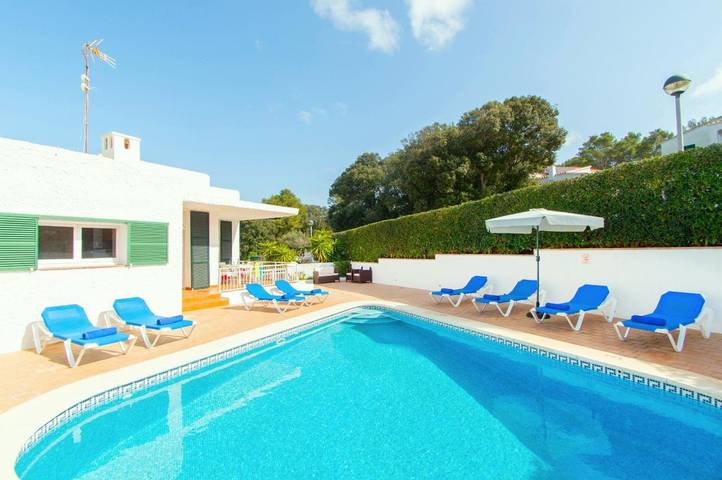 Chalet para 8 personas, con jardín además de balcón y piscina en Cala Galdana