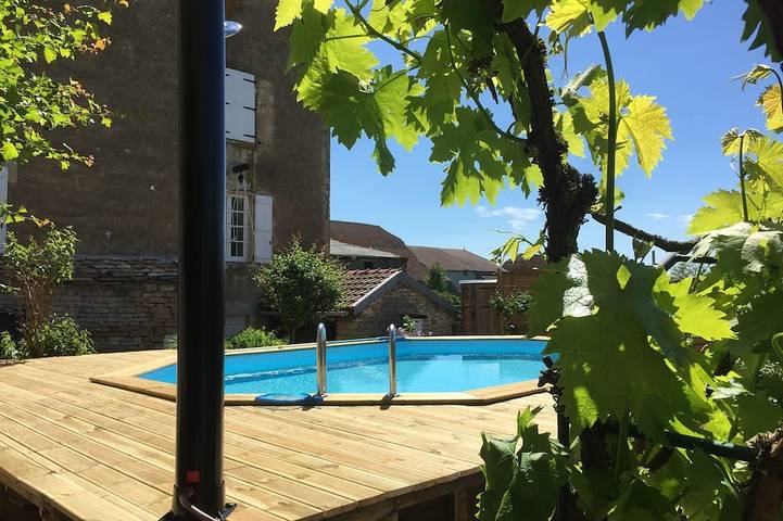 Gîte pour 9 personnes, avec jacuzzi et jardin dans Semmadon