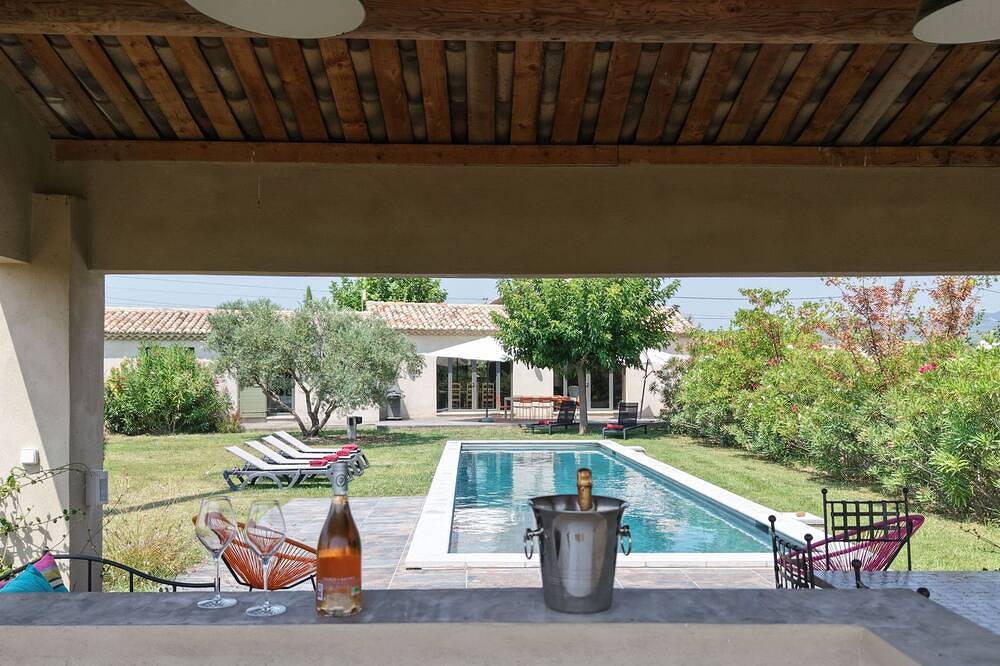 Villa piscine 8 pers. vue Ventoux au cœur des vignes. in Caromb, Parc naturel régional du Mont-Ventoux