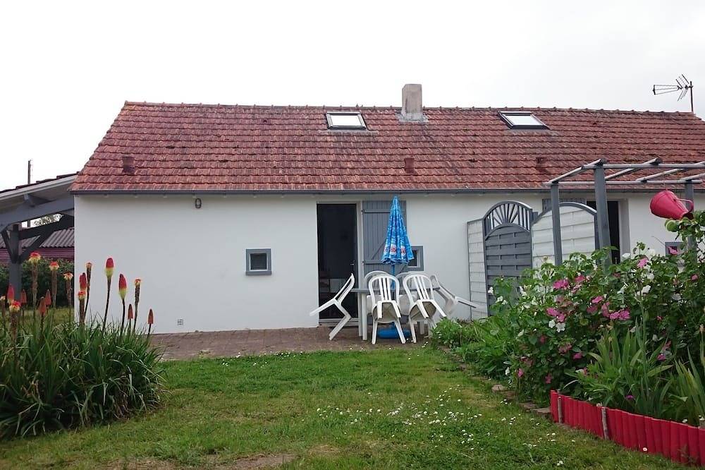 Beautiful, quiet residence in the countryside 5 kms from the beach in Le Perrier, Vendée