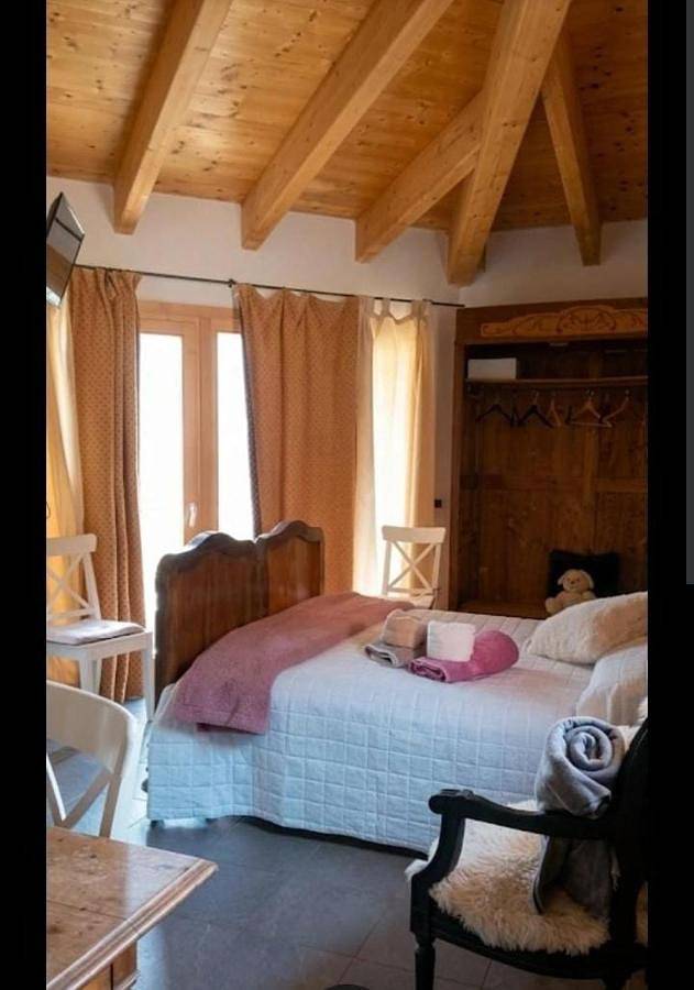 Maison d’hôte pour 12 personnes, avec Balcon et Terrasse ainsi que Jardin et Vue à Edolo