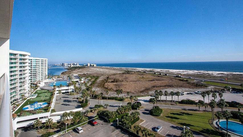 Vacation rental for 8 people, with pool and hot tub as well as sauna and balcony by Orange Beach