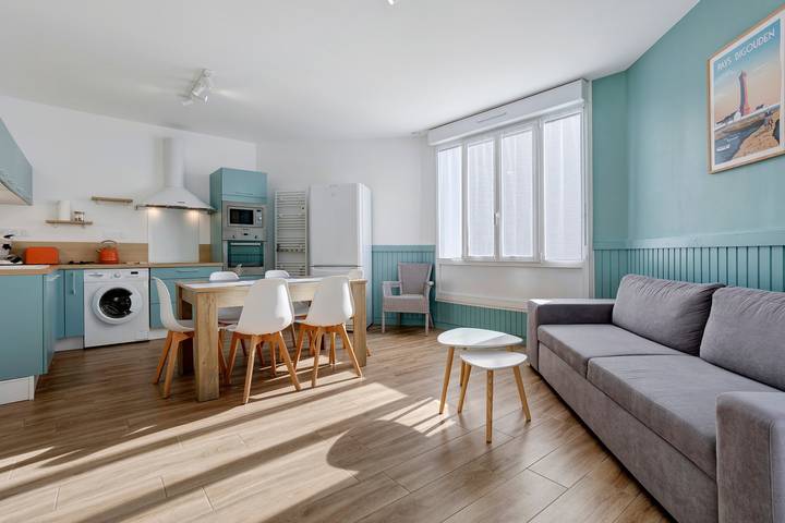 Ganze Wohnung, Helles Apartment nahe dem Meer mit WLAN in Saint-Guénolé, Penmarc'h