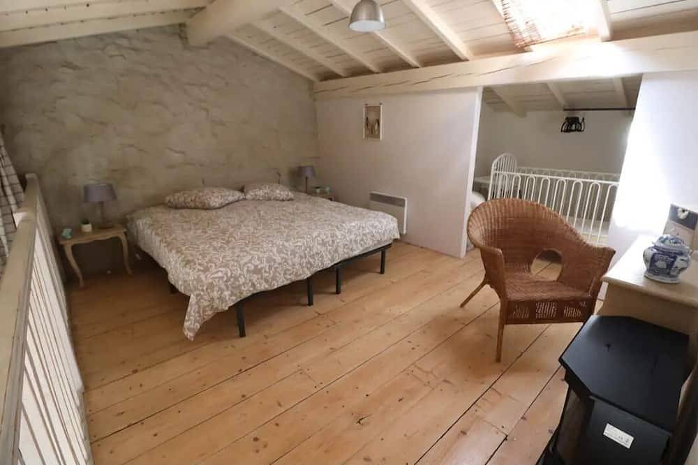 Maison de campagne en pierre - L'Ostal Pèira in Condat-lès-Montboissier, Parc Naturel Régional Livradois-Forez