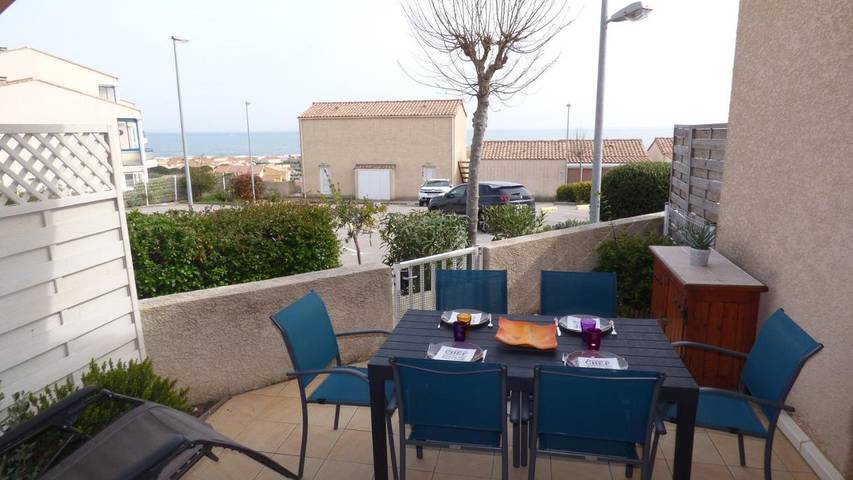 Appartement de vacances pour 4 personnes, avec piscine ainsi que vue et terrasse