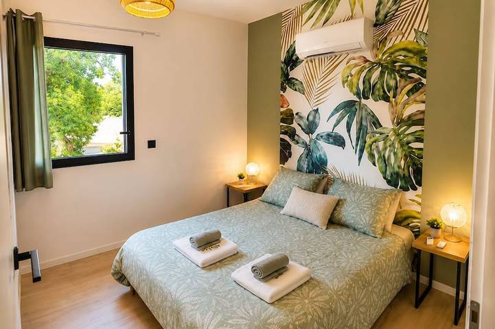 Duplex • 7 people • Small Garden & Jacuzzi • Beach 900 m away in Santa-Lucia-di-Moriani, Corte region