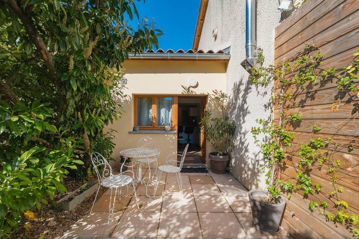 Estúdio inteiro, Estúdio « Maya » com terraço privado, jardim partilhado e Wi-Fi in Le Puy-Sainte-Réparade, Aix-en-Provence (Região)