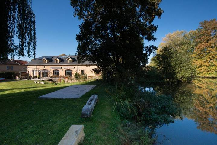 Gîte pour 14 personnes, avec vue sur le lac et vue ainsi que jardin et piscine dans Boutancourt