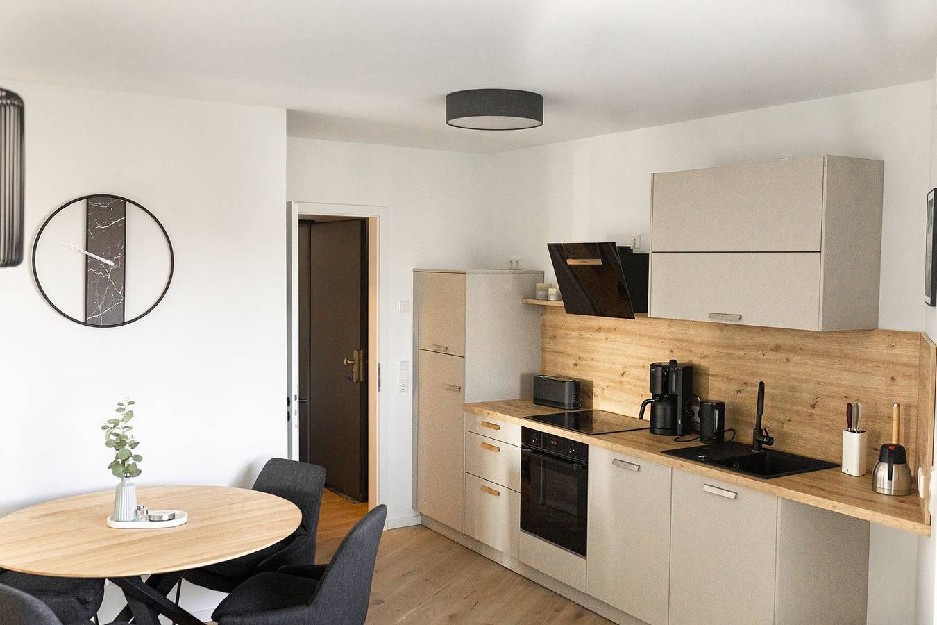 Ganze Wohnung, The View A14 Langeneß-Kiek - Meerblick, gemein. Sauna, Gartenmöbel, 2 Balkone in Badestrand Dagebüll, Dagebüll