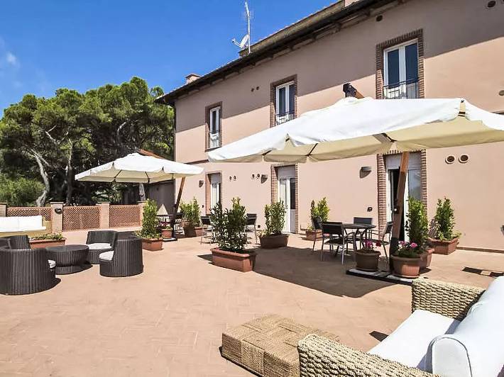 Apartment for 5 people, with Balcony and Terrace as well as Garden and Pool in Tuscany