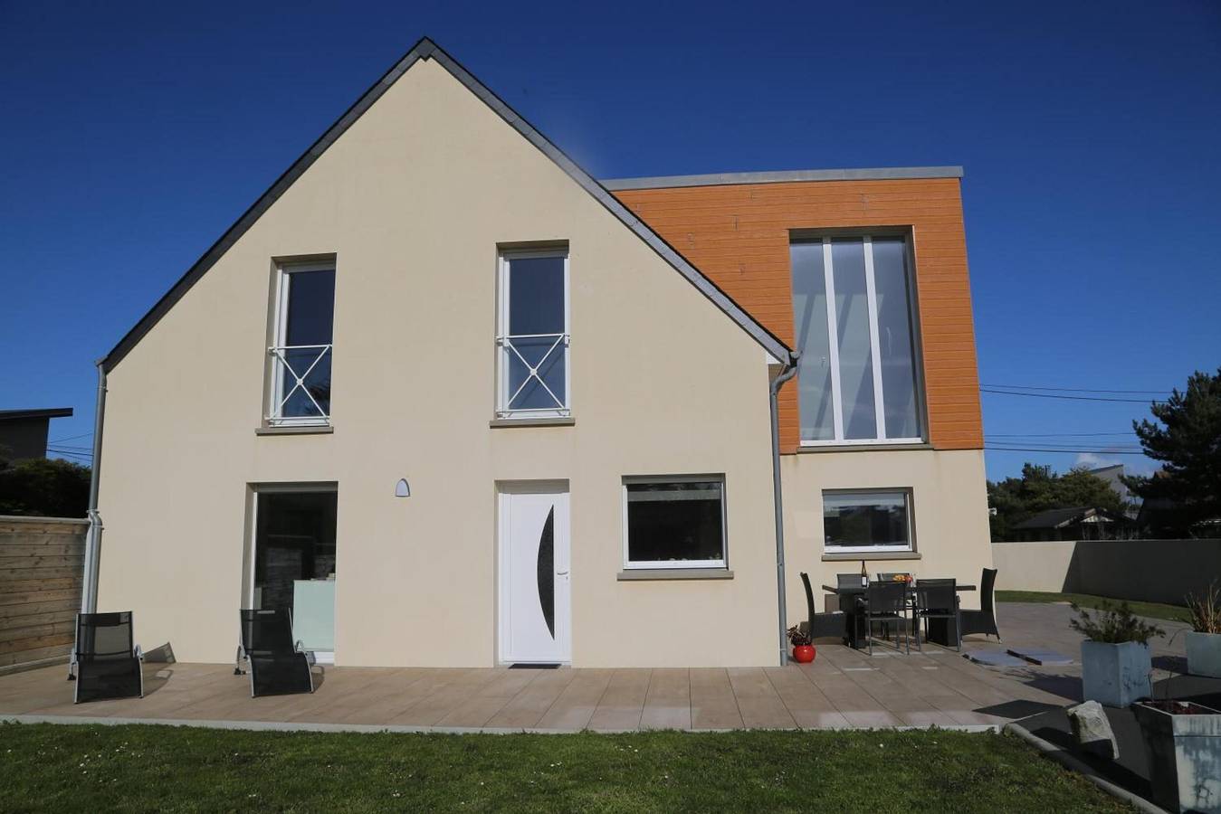 Villa „Grande Bord De Mer“ mit privater Terrasse, Garten und Wlan in Saint-Germain-sur-Ay, Coutances und Umgebung