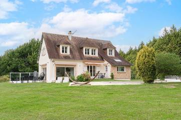Gîte pour 12 personnes, avec piscine et jardin à Englesqueville-en-Auge