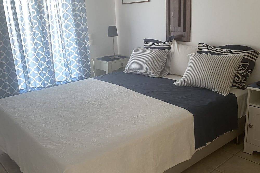 Villa with spectacular sea and island views in Kykladerne