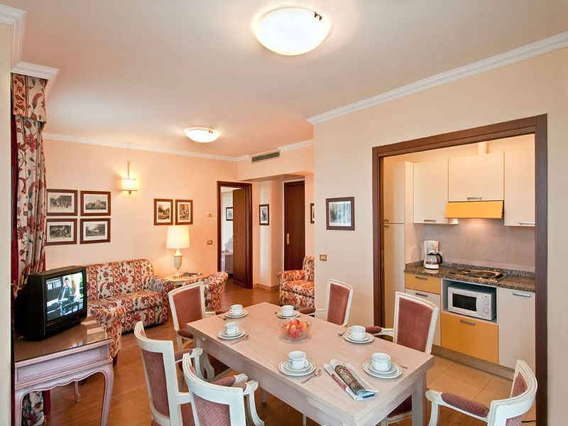 Apartamento vacacional entero, Holiday apartment mit Balkon  in Baveno, Comune di Baveno
