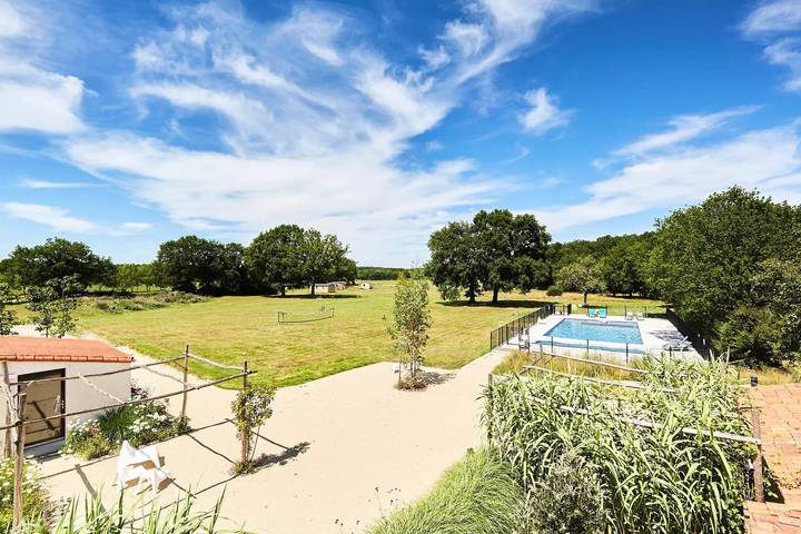 Chalet pour 4 personnes, avec piscine et terrasse
