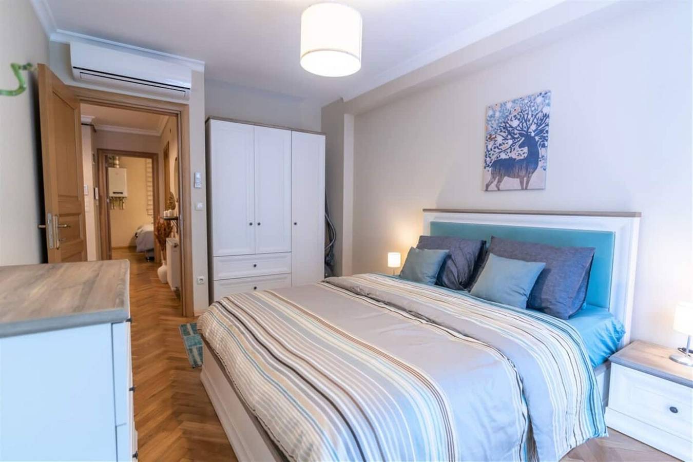 Entire apartment, Taksim Spacious 2Br Apt: Cozy Interiors in Beyoğlu, Istanbul