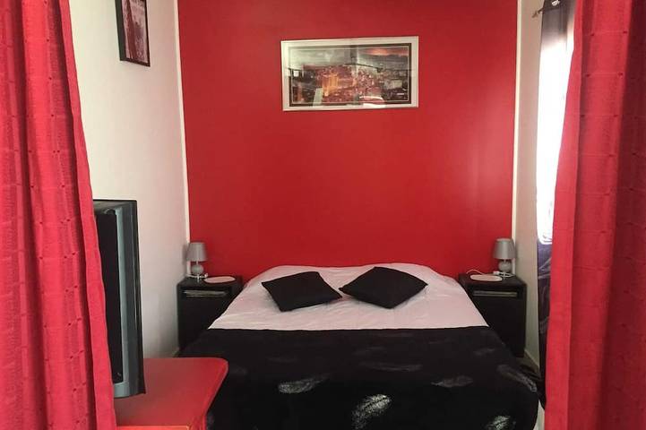Gîte pour 2 personnes, avec piscine et jardin à Sernhac - 2