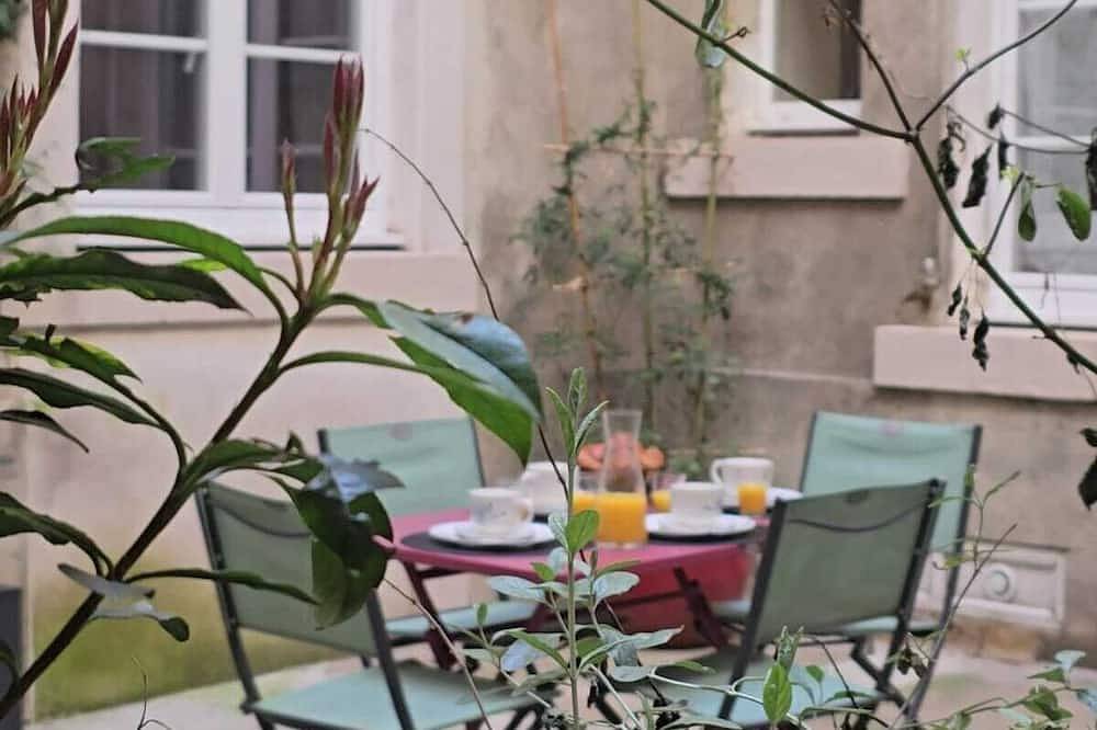 Entire apartment, La Sérénité du Couvent in the historic center of Valence in Valence, Valence region