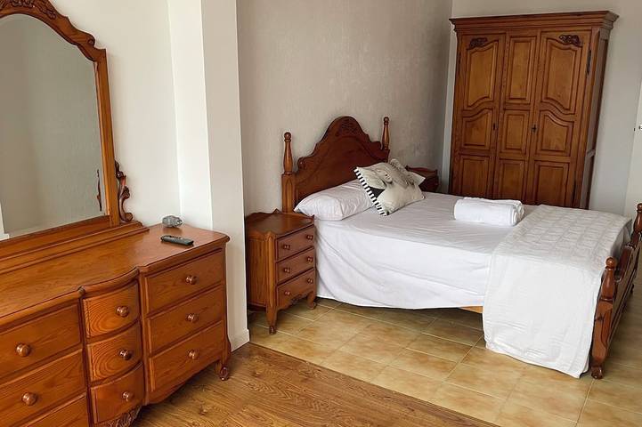 Charming 3-bedroom townhome with Ac, Wifi in lovely Retamar in Retamar, Almería