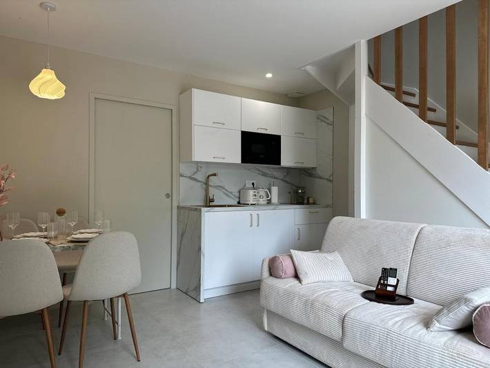 Location de vacances pour 4 personnes, avec Terrasse ainsi que Jardin et Vue dans La Charmee