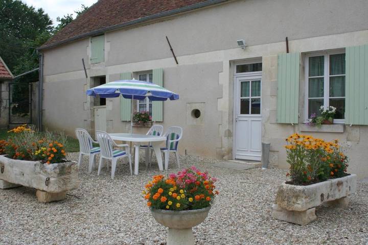 Location de vacances pour 6 personnes, avec vue et terrasse, animaux acceptés à Druyes-les-Belles-Fontaines - 3