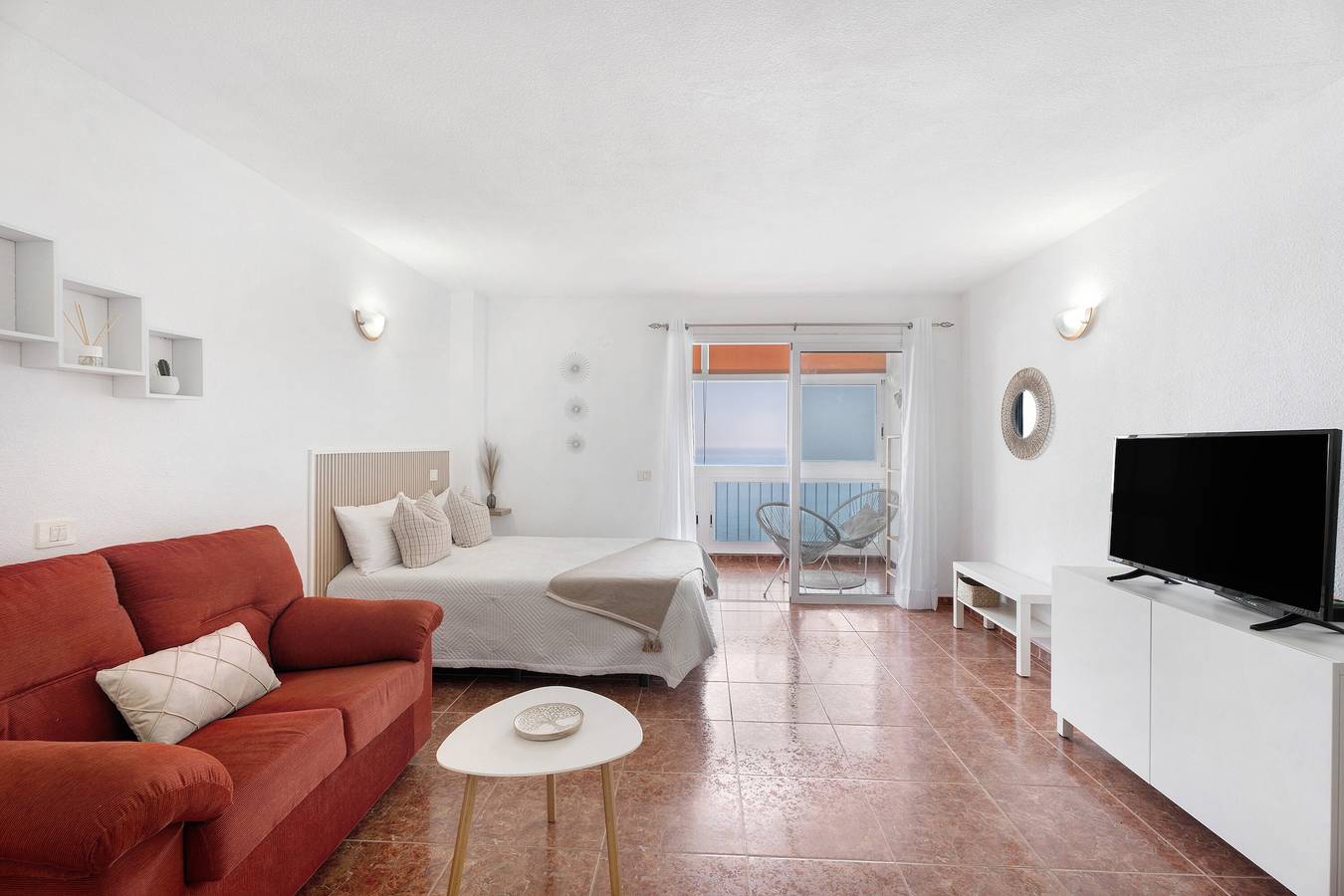 Entire apartment, Vacation Apartment 'Apartamento Luna' with Sea View, Private Terrace and Wi-Fi in Mesa del Mar, Tacoronte