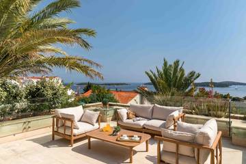 Villa mit pool für 14 Personen, mit Balkon/Terrasse und Pool auf Hvar