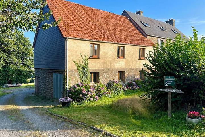 Gîte pour 5 personnes, avec jardin et terrasse, animaux acceptés à Perriers-en-Beauficel