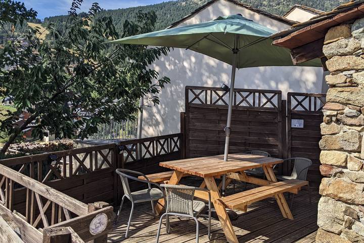 La Grange de la Petite Ourse: gran terraza amueblada y vistas espectaculares al lago y montañas in Les Angles, Parque Natural Regional de los Pirineos Catalanes
