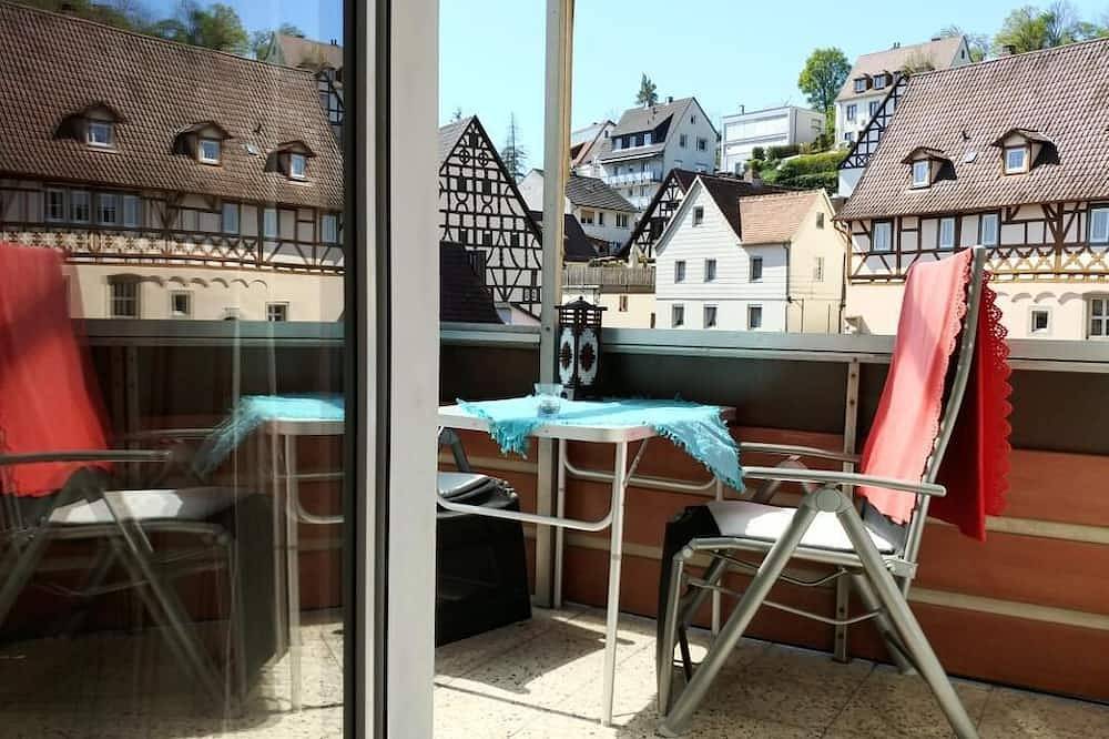 Ganze Wohnung, Geräumige Ferienwohnung in direkter Lage unter dem Schloss Mainberg in Schonungen, Franken