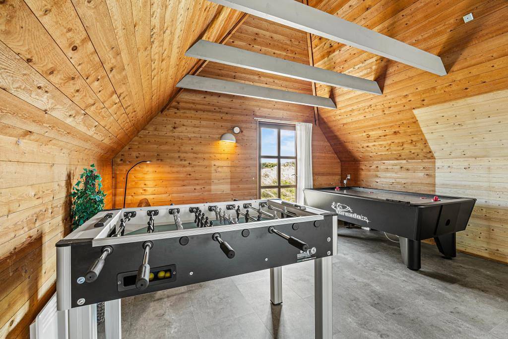Schönes Sommerhaus mit Pool, Whirlpool und Sauna - 100 m zum Strand in Blavand, Varde