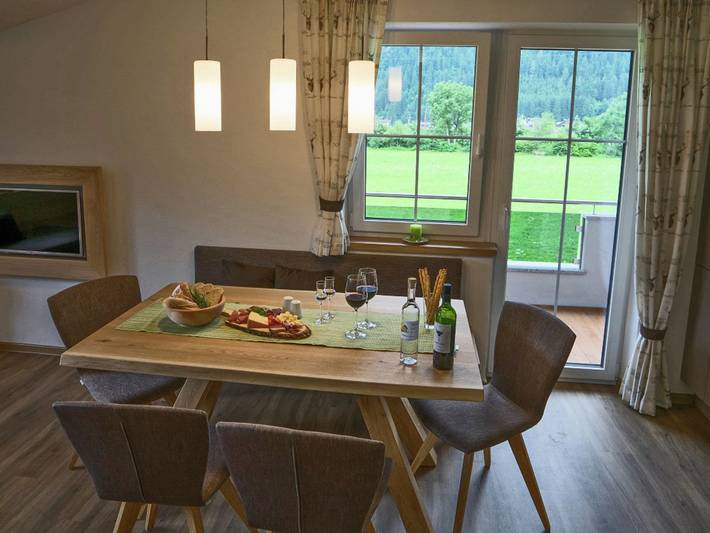 Ferienwohnung für 6 Personen, mit Terrasse und Balkon/Terrasse in Schwendau