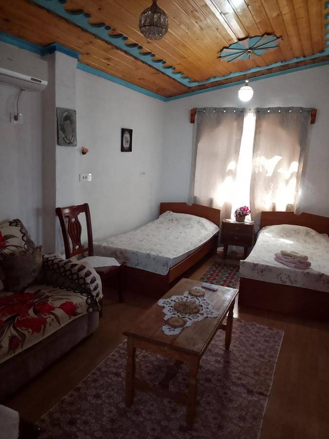 Maison d’hôte pour 6 personnes, avec jardin ainsi que vue et terrasse dans Gjirokastër - 2
